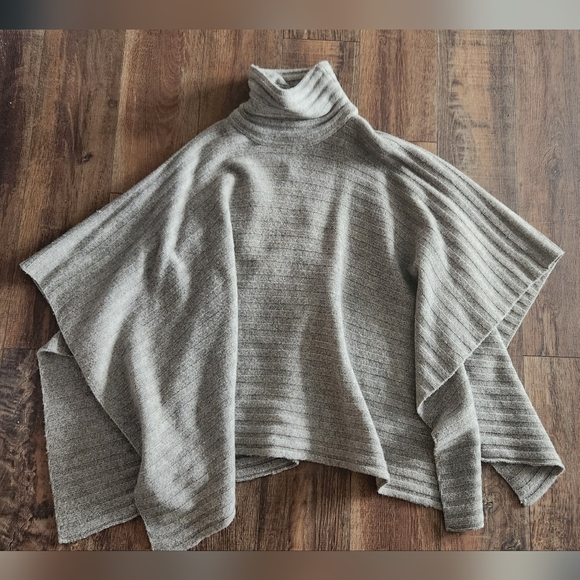 Alexandra Bartlett Jackets & Blazers - Alexandra Bartlett Gray Cape